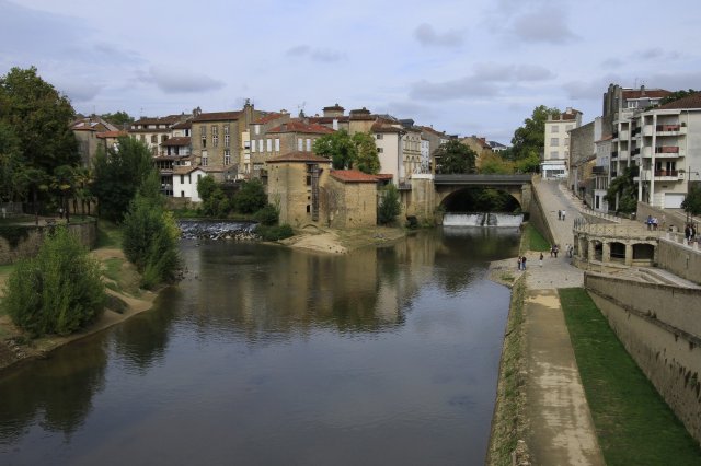 11. la confluence et les moulins - à droite, le lavoir de la Cale de l\'abreuvoir (1870) [photo JPV]